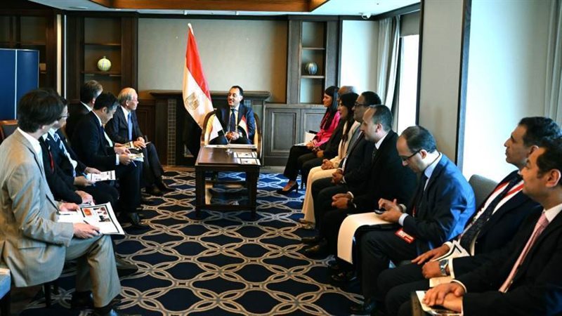 خلال الاجتماع