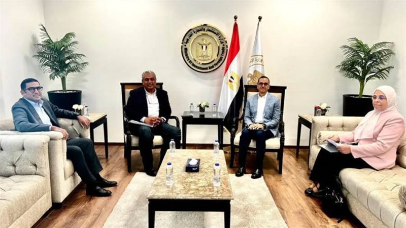 وزير الاستثمار خلال