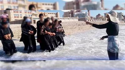 تسليم جثامين ضحايا حادث غرق شاطئ أبو تلات بالإسكندرية لذويهم بسوهاج