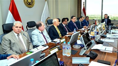 وزير التموين  يجتمع مع رؤساء مجالس إدارات شركات المضارب لمتابعة انتظام العمل