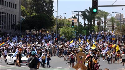 احتجاجات واسعة في إسرائيل للمطالبة بإبرام اتفاق للإفراج عن الرهائن وإنهاء الحرب