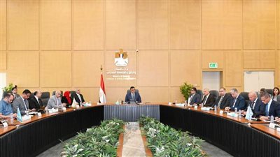 وزير الإسكان يتابع تنفيذ منطقة الأعمال المركزية بالعاصمة الإدارية بمدينة العلمين الجديدة