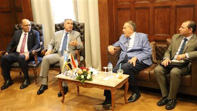 وزير العمل ومحافظ الإسكندرية يفتتحان ندوة حول قانون العمل الجديد