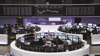 الأسهم الأوروبية تغلق منخفضة بضغط من البنوك وتراجع أسهم التكنولوجيا