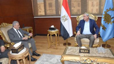 بالصور.. محافظ الغربية يبحث الاستغلال الأمثل لأراضي الأوقاف فى إقامة مشروعات سكنية وخدمية