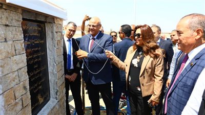 د.منال عوض والمهندس أيمن عطية يفتتحان تطوير شارع نبوية موسى وكوبري مشاه المجمع الإسلامي