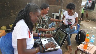 دراسة: نساء بعض دول أفريقيا لديهن قدرة أقل على الوصول إلى الإنترنت مقارنة بالرجال