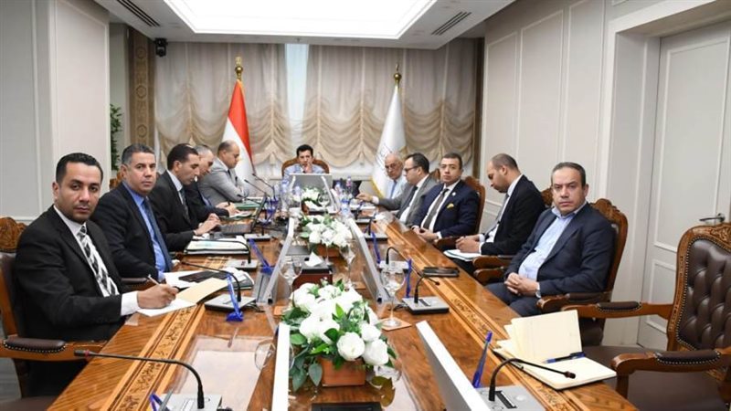 د. أشرف صبحى خلال