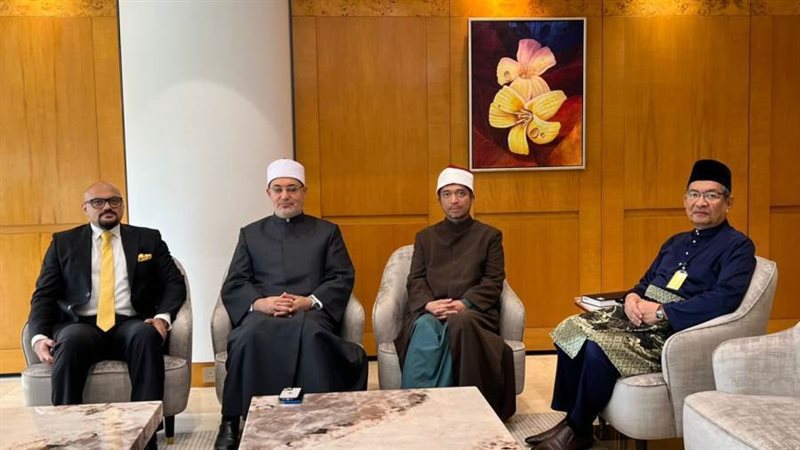 مفتي ماليزيا والسفير