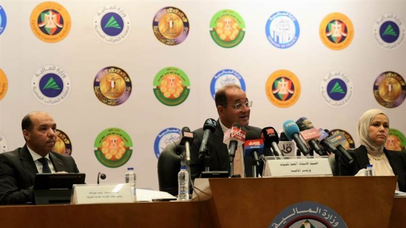 وزير المالية خلال