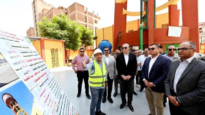 محافظ الغربية ووزير