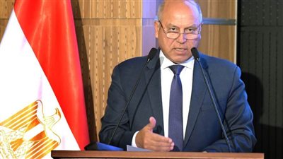 وزير الصناعة والنقل يتفقد موقع مجمع 