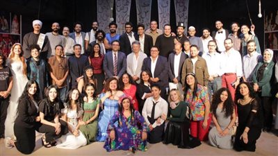 وزير الثقافة ورئيس مجلس إدارة المتحدة يشهدان العرض المسرحي «حواديت» بمركز الإبداع