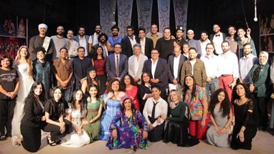 وزير الثقافة ورئيس الشركة المتحدة يشهدان العرض المسرحي «حواديت» بمركز الإبداع