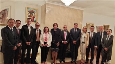 وزير الخارجية يبحث مع مسؤولين من سلوفينيا سبل تعزيز التعاون الثنائي