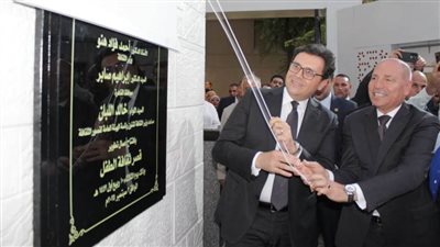 وزير الثقافة ومحافظ القاهرة يفتتحان 