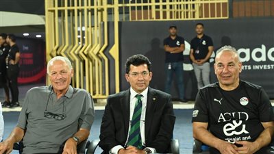 وزير الرياضة يتواصل مع 