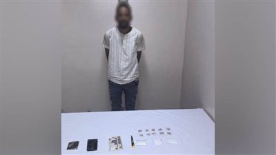 كشف ملابسات تعليق مدعوم بصورة بقيام شخص بترويج المواد المخدرة بقنا