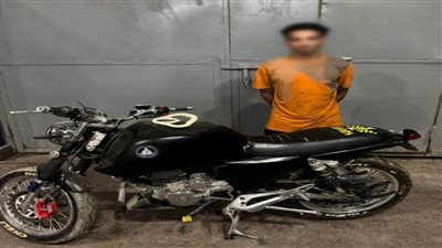  كشف ملابسات قيام قائد دراجة نارية بفتح غطاء وقودها وإشعال النار به بالخصوص