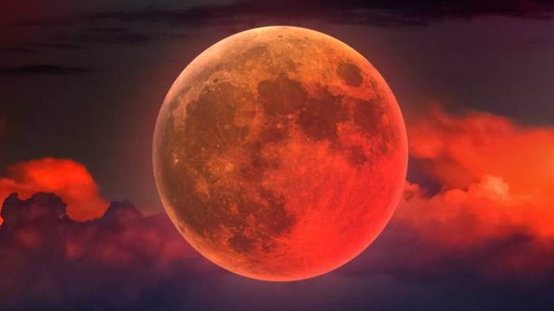 خسوف القمر الدموي