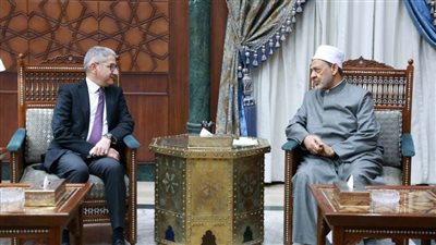 شيخ الأزهر يستقبل رئيس تحرير 