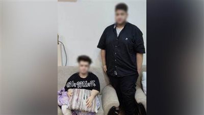 ضبط صانع محتوى وشقيقه لقيامهما بنشر مقاطع فيديو غير لائقة لزيادة نسب المشاهدات