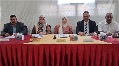 بالصور..إجراء المقابلات للمتقدمين لوظائف التوجيه بـ 