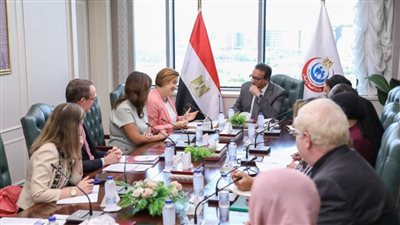 وزير الصحة يبحث تعزيز التعاون مع وفد الوكالة الفرنسية للتنمية