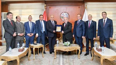 رئيس هيئة النيابة الإدارية يستقبل أعضاء مجلس نادي قضاة مصر 