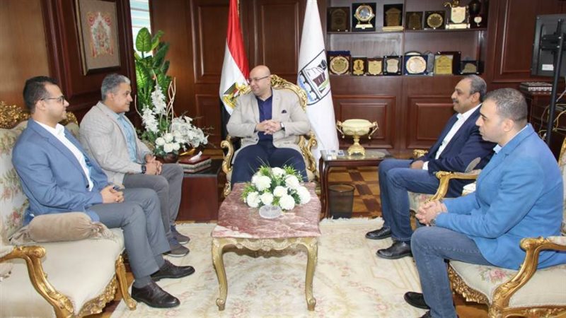 لقاء محافظ بنى سويف