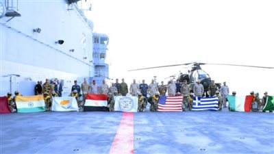 الفريق أحمد خليفة رئيس أركان حرب القوات المسلحة يشهد المرحلة الختامية لتدريب (النجم الساطع- 2025)