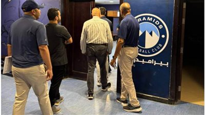 فيفا يعاين استاد الدفاع الجوي قبل مواجهة بيراميدز وأوكلاند سيتي في الإنتركونتيننتال