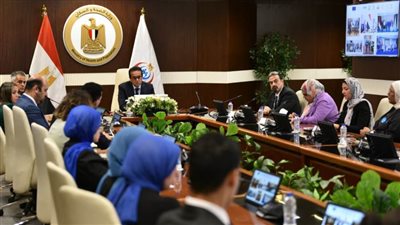  وزير الصحة يناقش تأهيل طلاب المدارس للقيادة مع رئيس مؤسسة شباب القادة