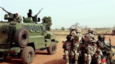 الجيش النيجيري يقضي على 23 إرهابيًا ويحرر 26 رهينة في ولاية كاتسينا