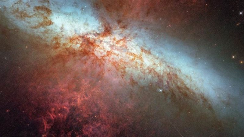 مجرة مسييه 82 مجرة