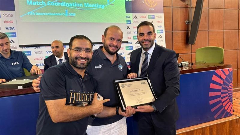 مصطفي طنطاوي يتسلم