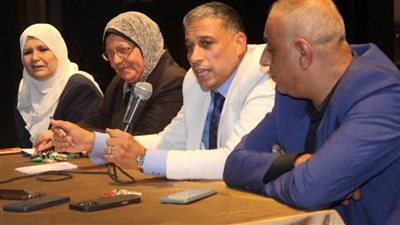 تعليم الجيزة: الالتزام اليومي بتحية العلم وترديد النشيد الوطني كاملًا من جميع الطلاب والمعلمين