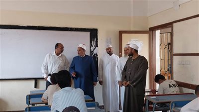 رئيس منطقة مطروح الأزهرية يتفقد اختبارات القبول بمعاهد القراءات