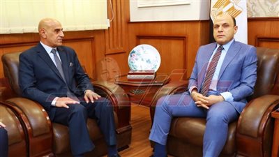 رئيس مجلس إدارة الشركة المصرية للرمال السوداء يزور كفر الشيخ
