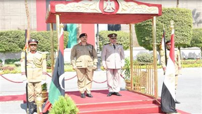 الفريق أحمد خليفة رئيس أركان حرب القوات المسلحة يلتقي رئيس الأركان العامة للجيش الليبي