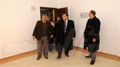وزير الإسكان يتفقد الإسكان الاجتماعى بـ6 أكتوبر والمحاور المرورية الجديدة بالمدينة