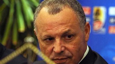 أبوريدة يؤازر الفراعنة بعد موقعة مالي ويطمئن على 