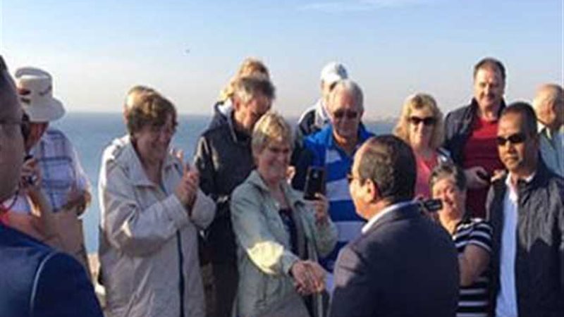 الرئيس يعبر النيل