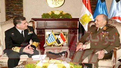 رئيس الأركان يلتقى قائد القوات البحرية اليونانى لبحث آفاق التعاون التدريب المشترك