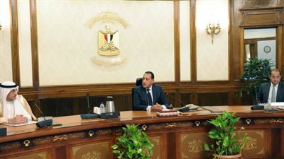 رئيس الوزراء يناقش مع وزير الدولة السعودي حزمة استثمارات سعودية في مصر