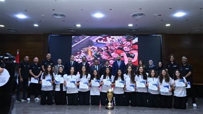 وزير الرياضة يكرم بطلات مصر لكرة اليد والسلة بعد التتويج ببطولة أفريقيا