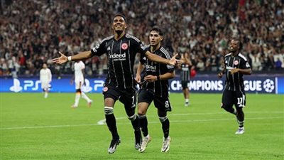فرانكفورت يسحق بطل تركيا في دوري الأبطال