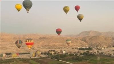 42 رحلة بالون طائر تقل 850 سائحًا في سماء الأقصر