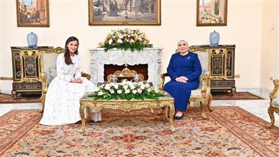 قرينة الرئيس السيسي تشكر ملكة إسبانيا على وسام التكريم