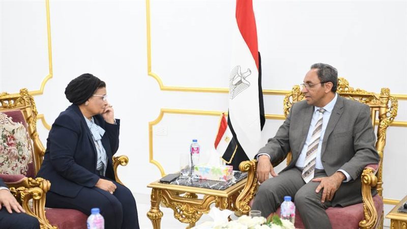 محافظ قنا ونائبة